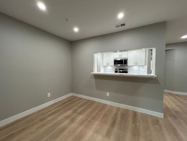 Foto del edificio - Sophisticated 2BR Walnut Creek Residence –...