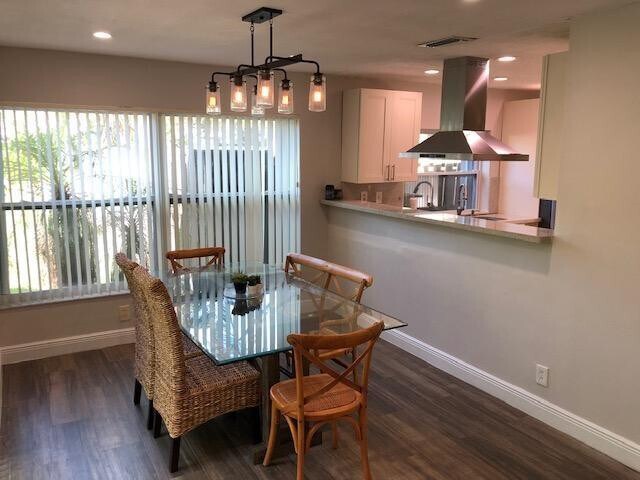 Foto del edificio - 60 Forest Cir