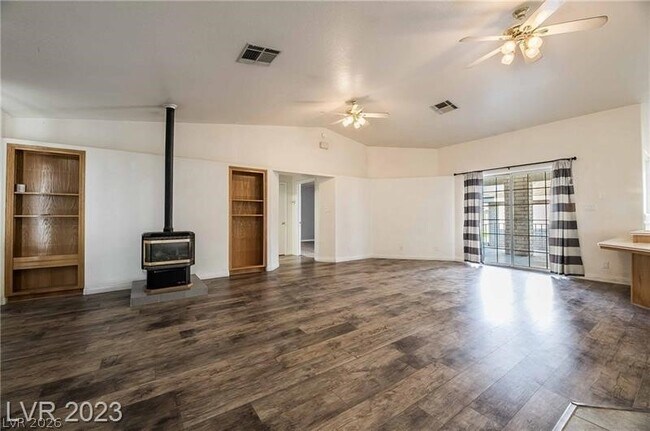 Foto del edificio - 130 E Virginia