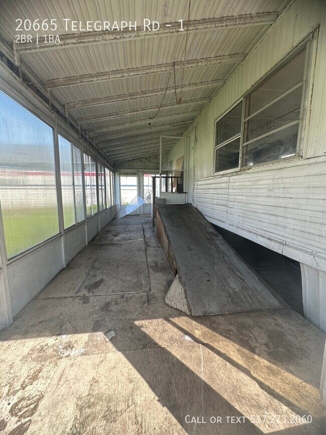 Building Photo - 2 BED 1 BATH HANDYMAN SPECIAL MOBILE HOME