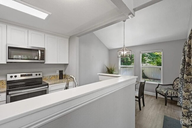 Building Photo - 8000 Kroll Way