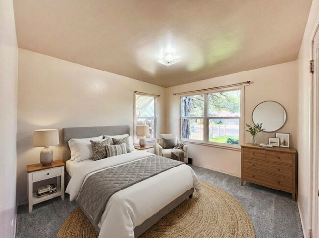 Building Photo - Cozy 2 bed 1 bath Home with Fenced Yard!