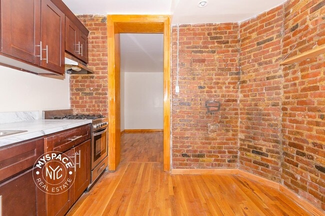 Building Photo - 134 Boerum St