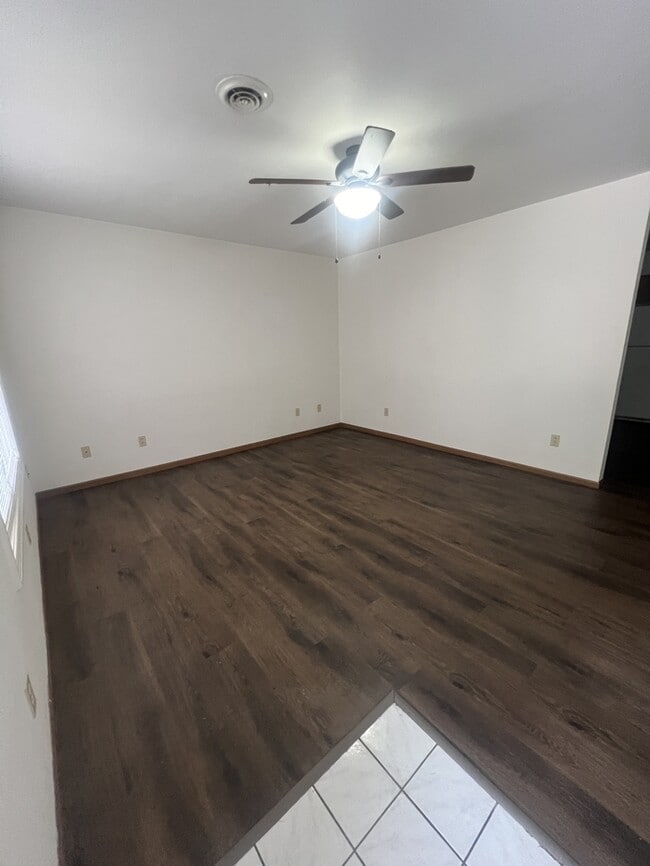 Building Photo - 420 S Mansion St