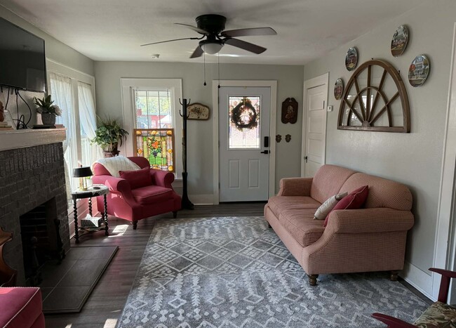 Building Photo - 606 N Polk St