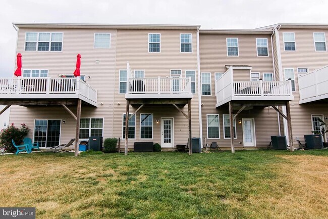 Building Photo - 207 Kinsale Ln