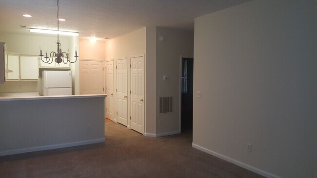 Foto del edificio - 2 Bedroom Condo in River Oaks