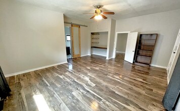 Building Photo - 909 E Cimarron St