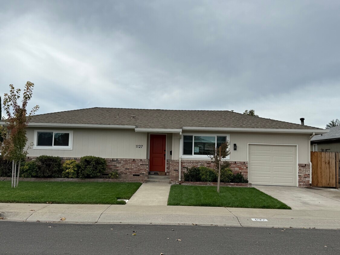 Foto principal - 1127 Dover Dr