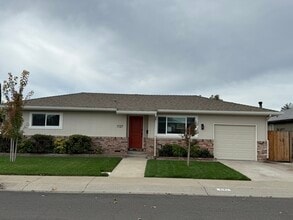 Building Photo - 1127 Dover Dr