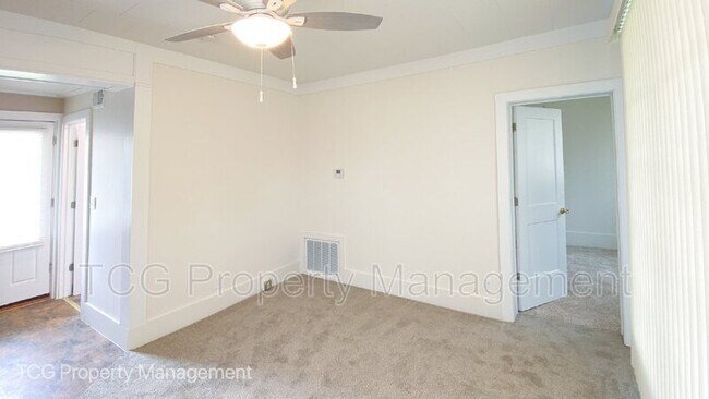 Building Photo - 213 Creve Coeur St