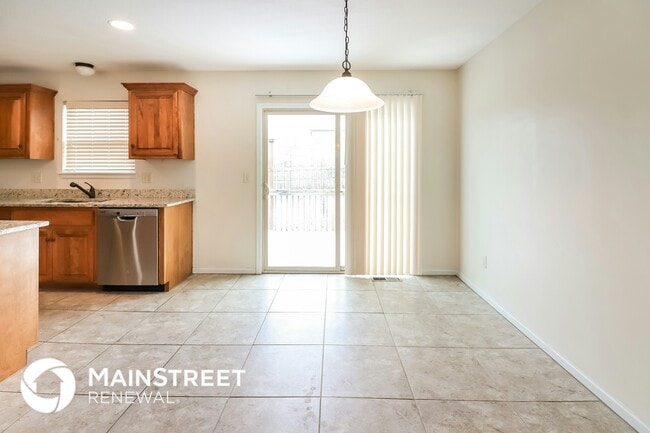 Building Photo - 421 Sunflower Dr