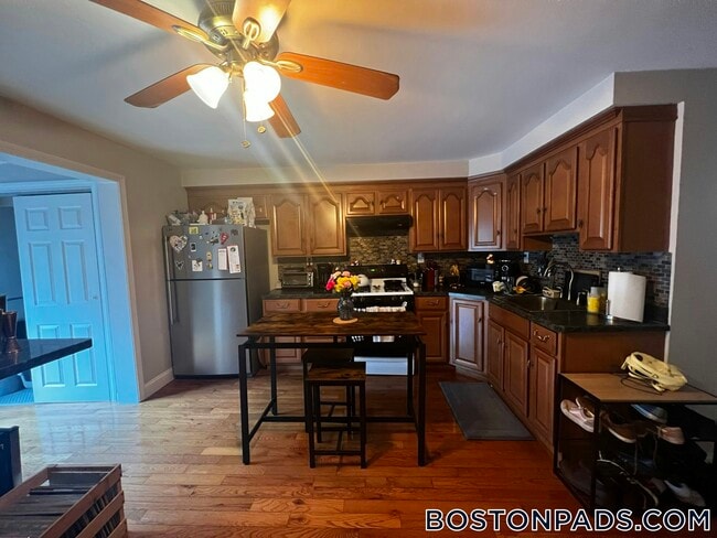 Foto del edificio - 161 Bennington St