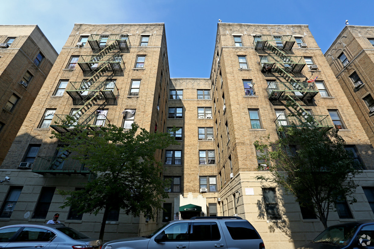 Building Photo - 9-23 Thayer St