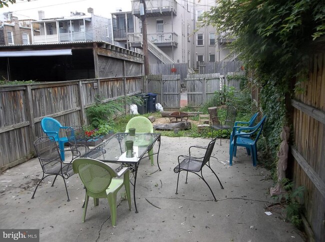 Building Photo - 623 Morris Pl NE