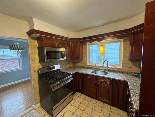 Building Photo - 677 Kimball Ave