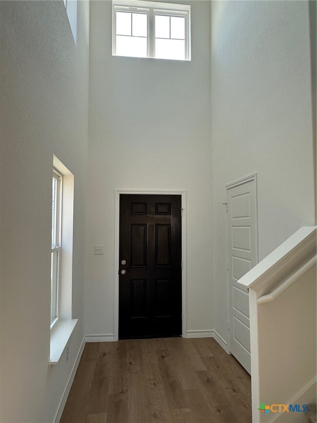 Building Photo - 945 Heartseed Ave