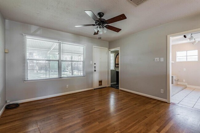 Foto del edificio - 1439 Richelieu Ln