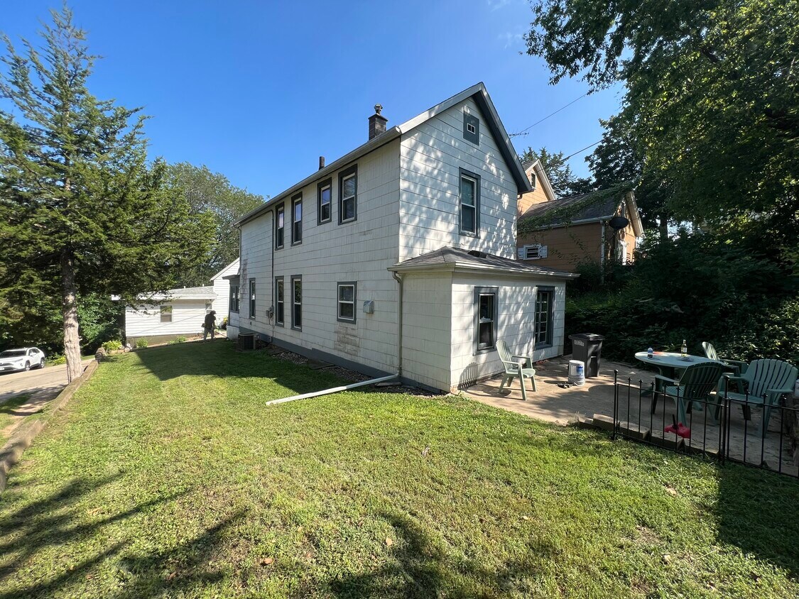 Foto principal - 2279 Foye St