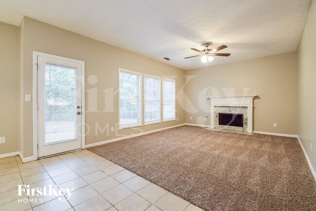 Foto del edificio - 821 Charles Hall Dr