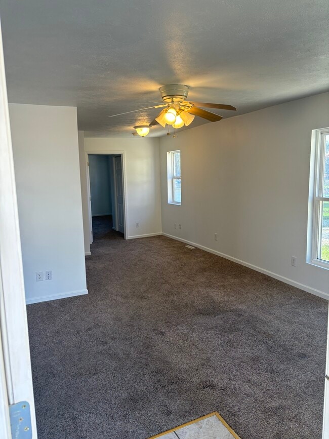 Building Photo - 212 Miller Ave