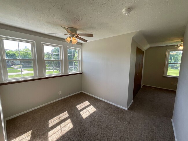 Foto del edificio - 9584 Ridge Road