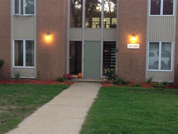 Building Photo - 925 Woodside Rd