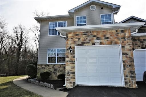 Building Photo - 608 Falcongate Dr