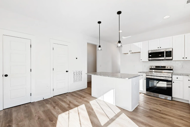 Building Photo - 821 Martin St