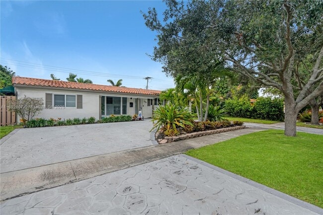 Building Photo - 2210 NE 62nd St