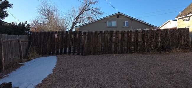 Building Photo - West Side Charmer! 1 bed, 1 bath- All Utilities & Lawn Care Included!