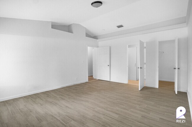 Building Photo - 13900 Folkestone Cir