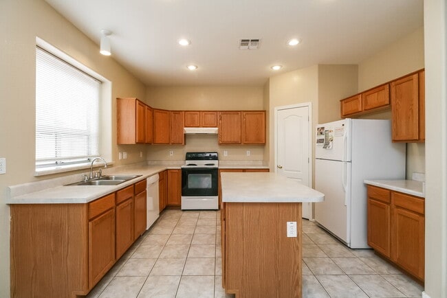 Building Photo - 3961 E Simpson Rd