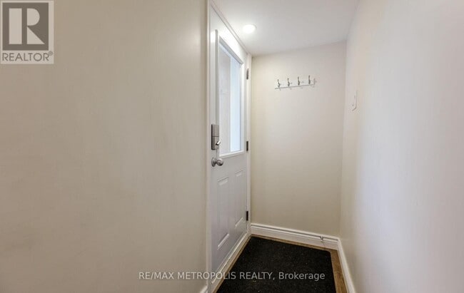 Building Photo - 2699 Sherhill Dr