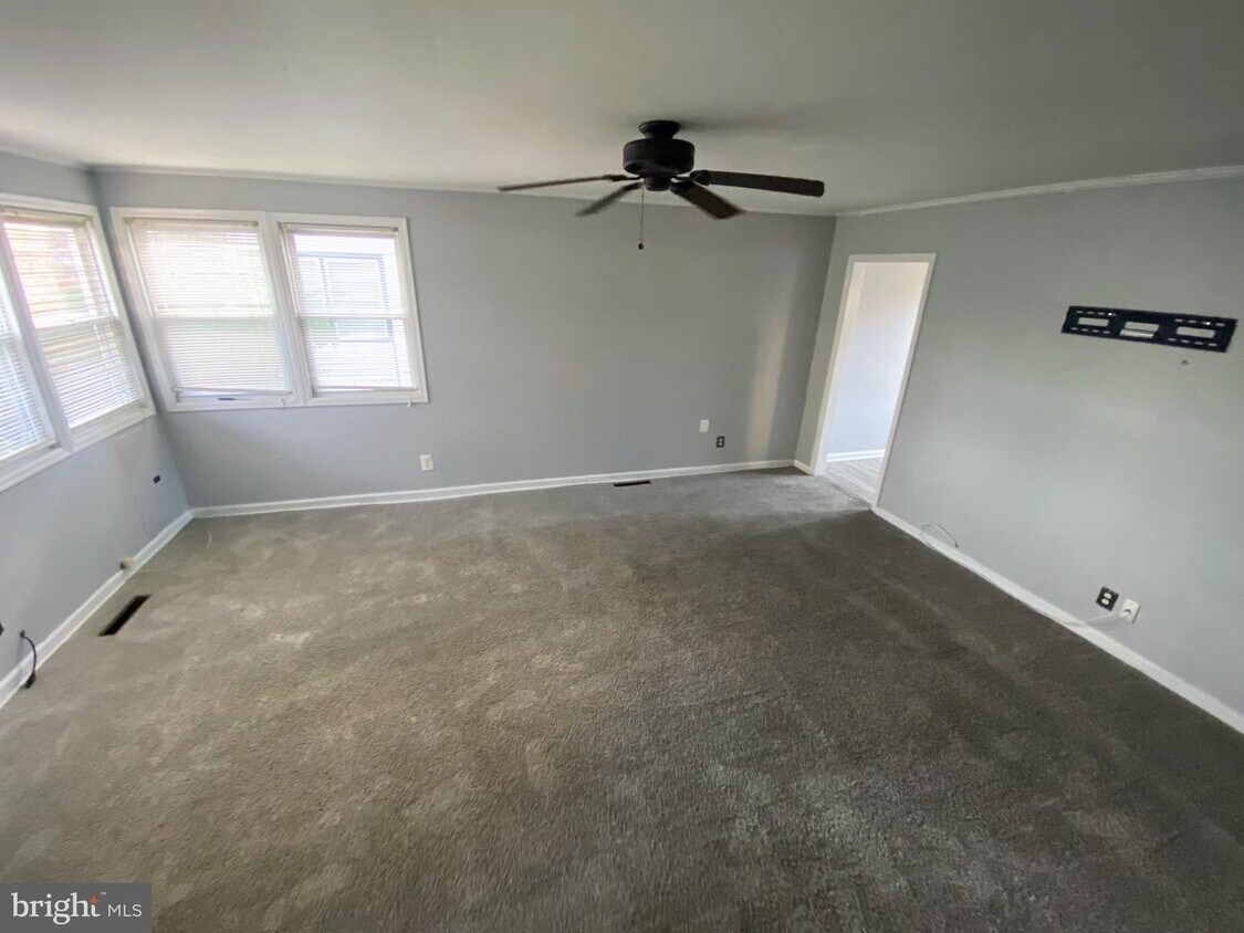 912 Alcyon Dr, Bellmawr, NJ 08031 Townhome Rentals in Bellmawr NJ