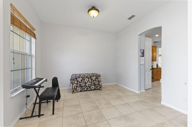 Foto del edificio - 5898 NW Dowse St