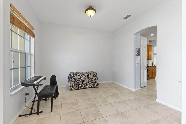 Foto del edificio - 5898 NW Dowse St