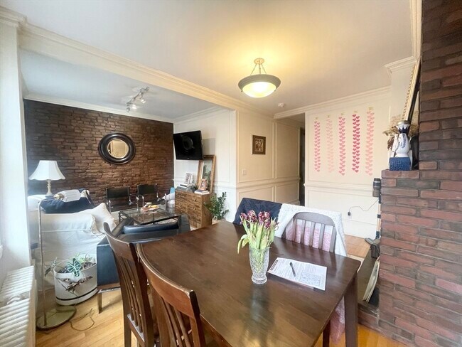 Building Photo - 307 Cambridge St