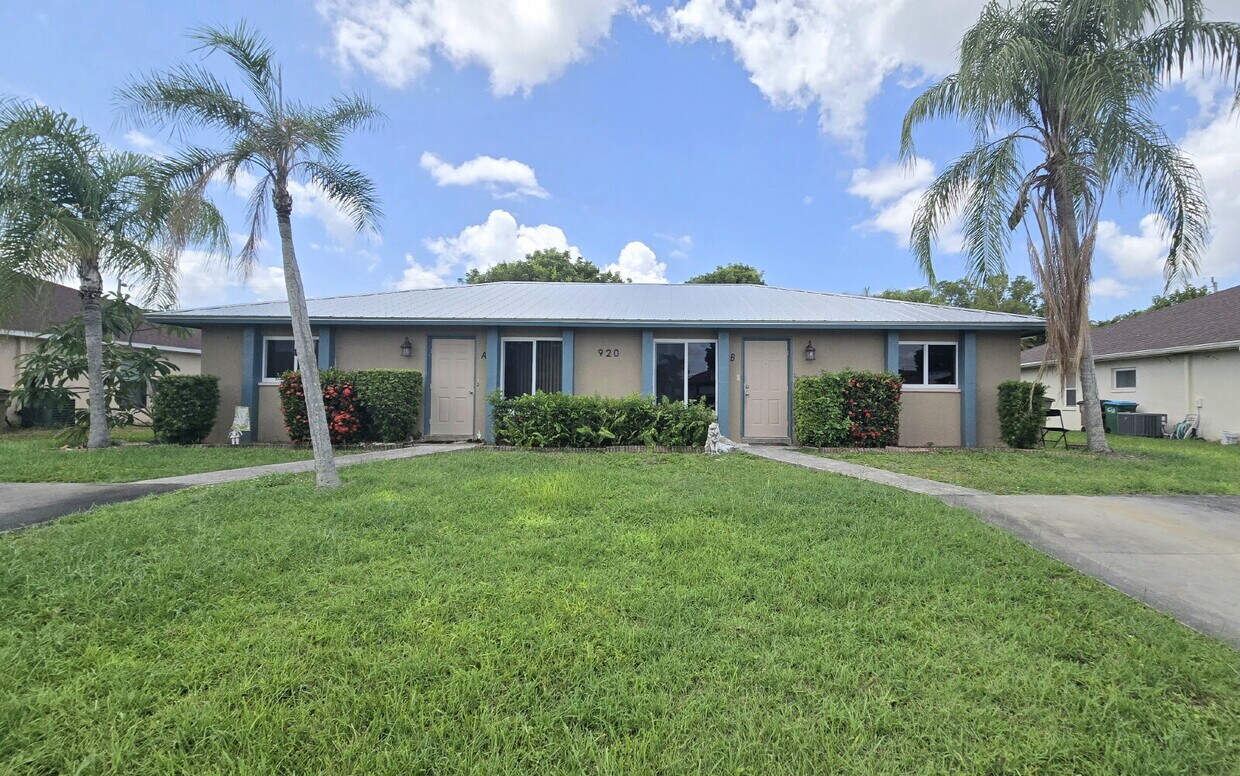 Photo - 920 SE 13th St, Unit B ~ Conveniently Located! Charming Duplex Home!
