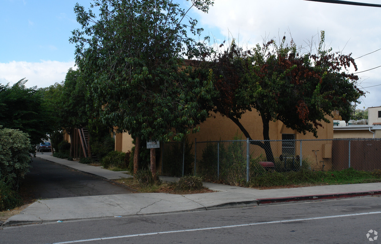 Primary Photo - Spring Valley Apartments