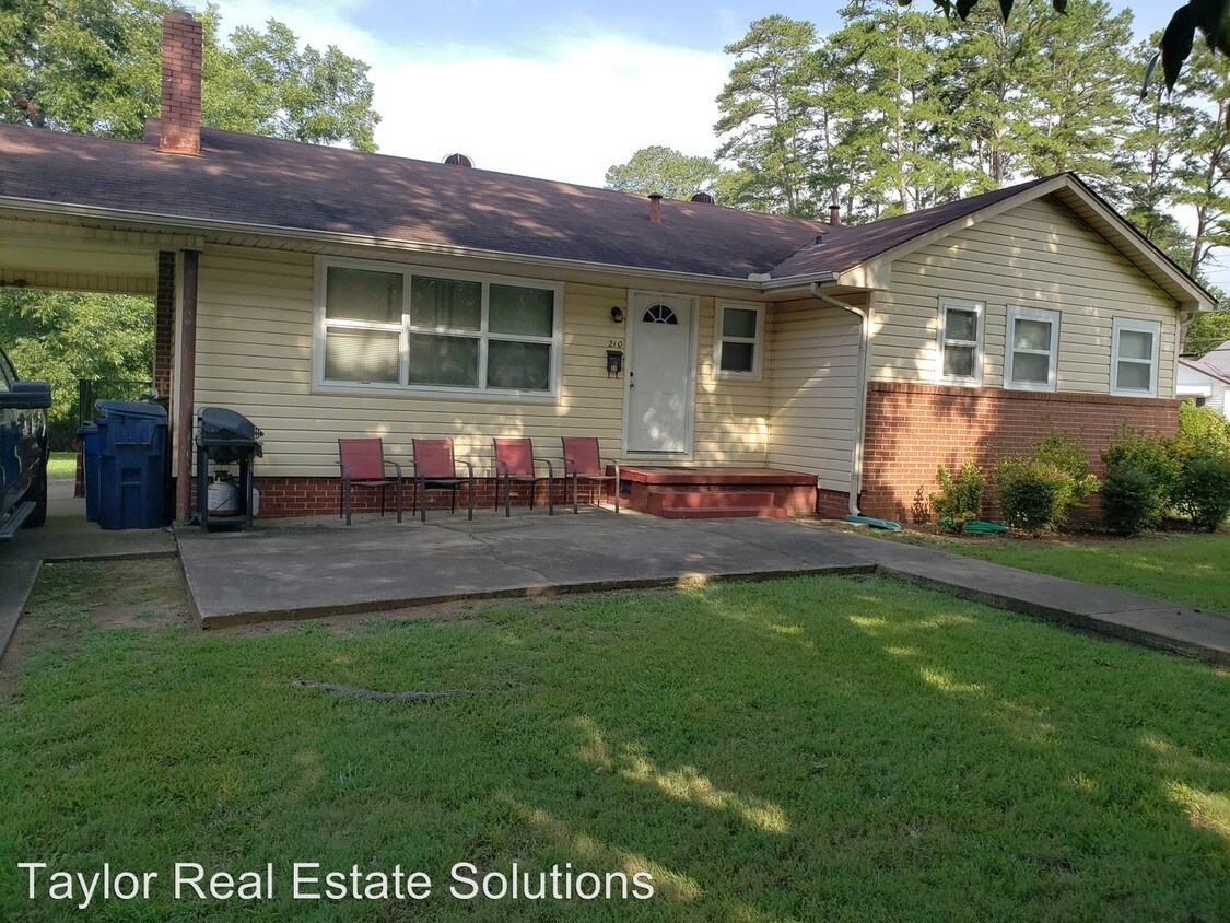 Primary Photo - 3 br, 2 bath House - 210 8th Ave. NE