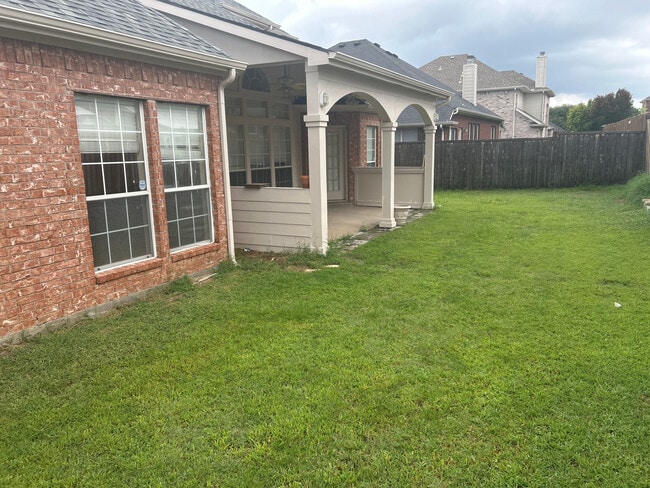 Building Photo - Room in House on Levant Ln