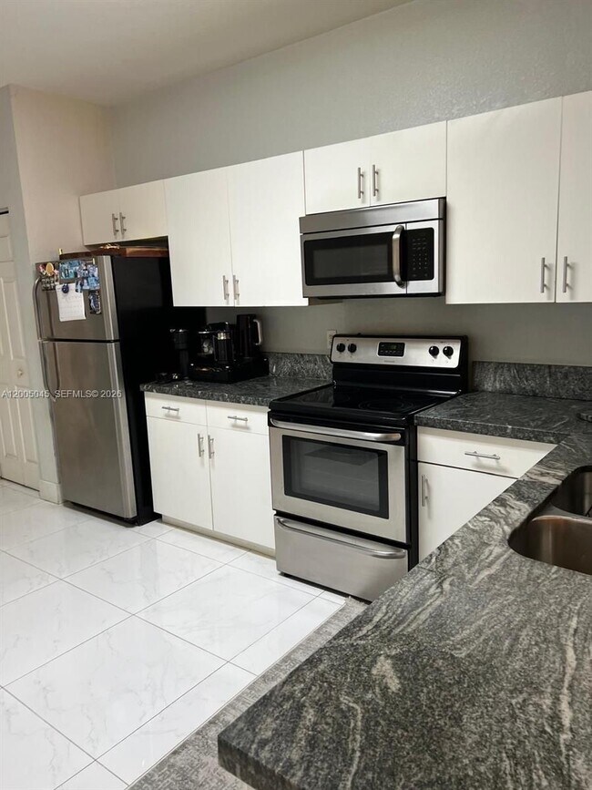 Foto del edificio - 4118 Forest Dr