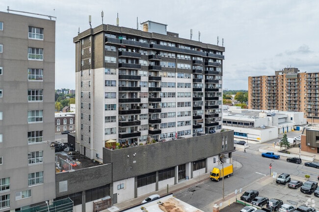 Building Photo - 33 Richmond Street W