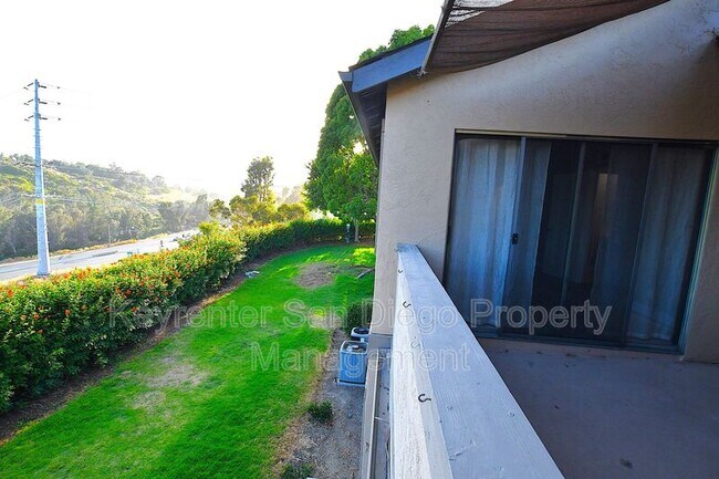 Building Photo - 3646 Avocado Village Ct