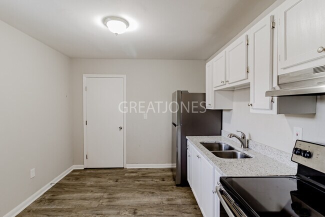 Building Photo - 232 Meadowdale Ave