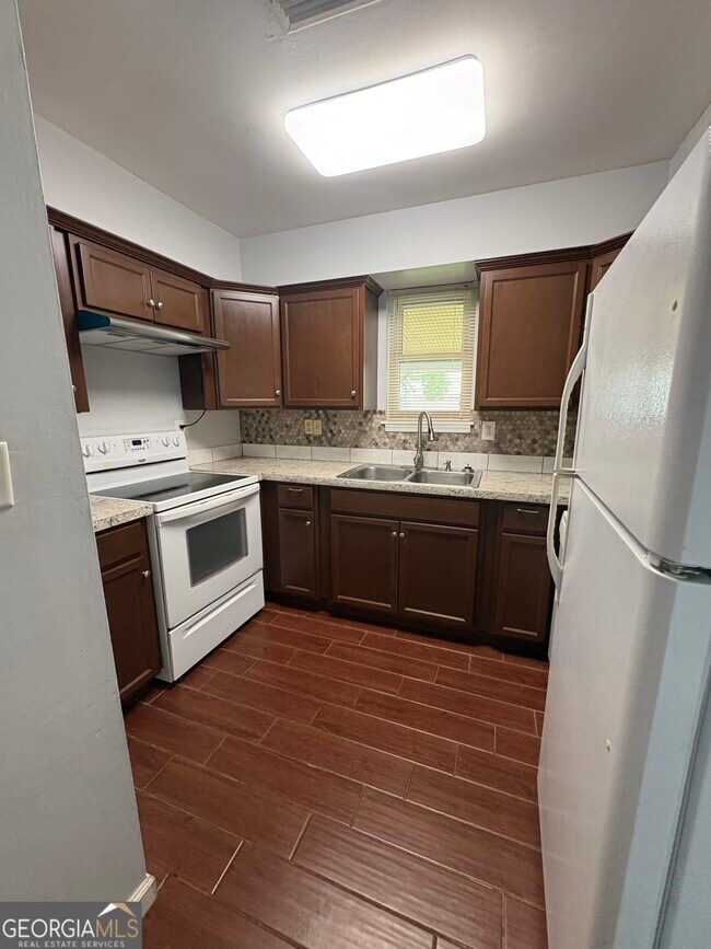 Foto del edificio - 542 Chateau Cir