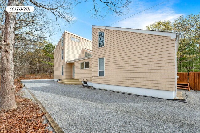 Building Photo - 813 Sagg Rd
