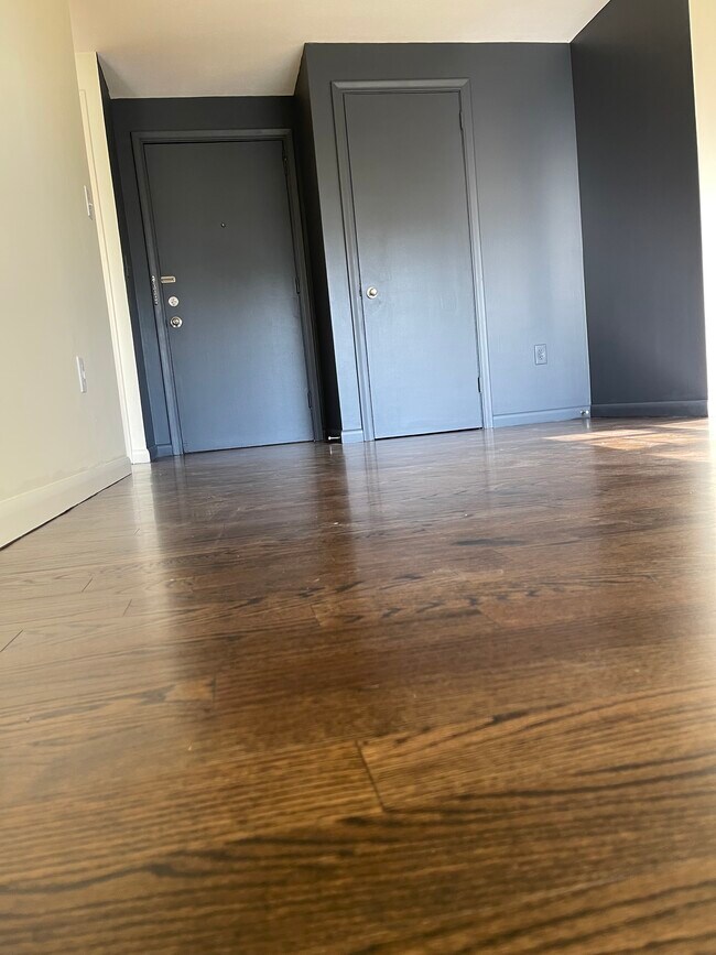 Building Photo - 121 Shadow Ln