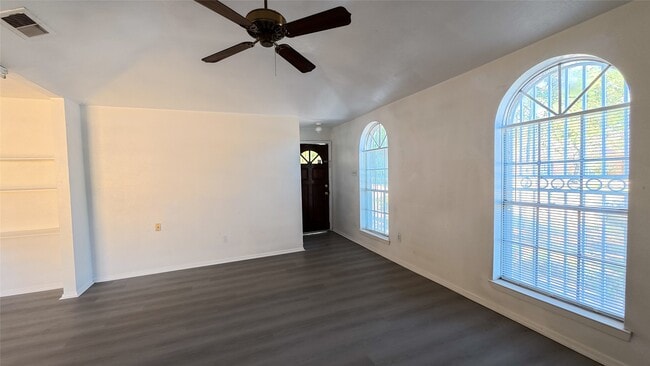 Foto del edificio - 9519 Wellsworth Dr